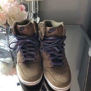 Nike platform sneaker